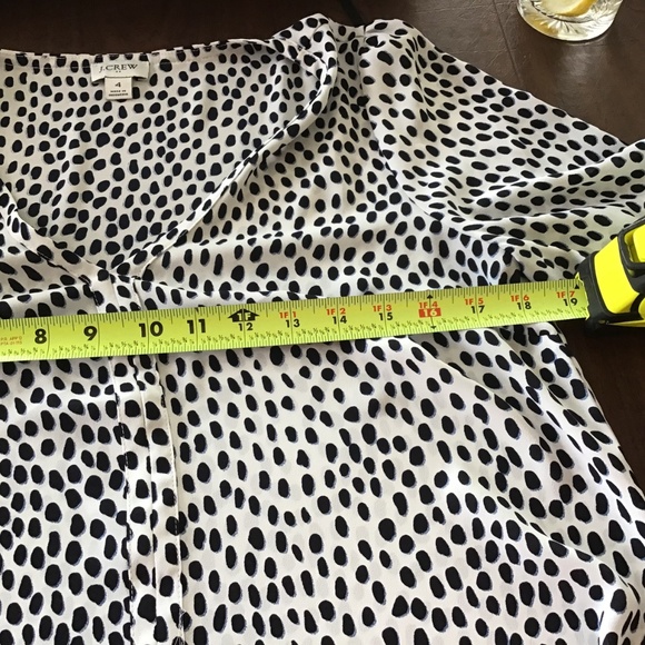 J Crew Size 4 Women’s Long Sleeve V-Neck Print Pullover Blouse 100% Polyester - Picture 5 of 9